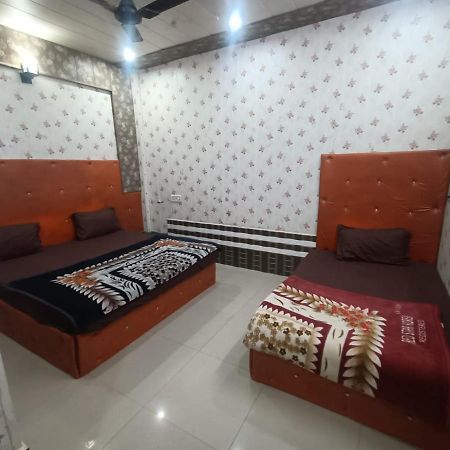 Hotel Yamnotri Dham à Vrindāvan Extérieur photo
