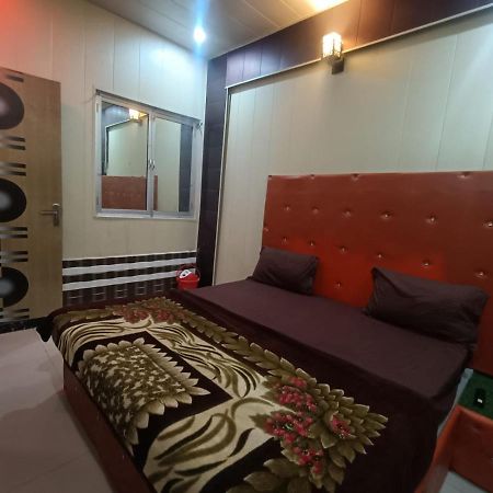 Hotel Yamnotri Dham à Vrindāvan Extérieur photo