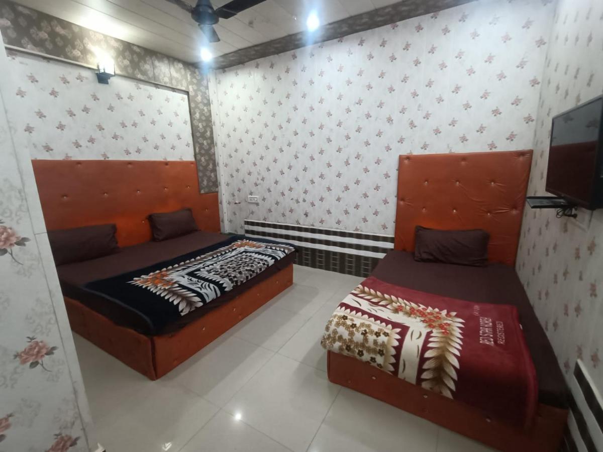 Hotel Yamnotri Dham à Vrindāvan Extérieur photo