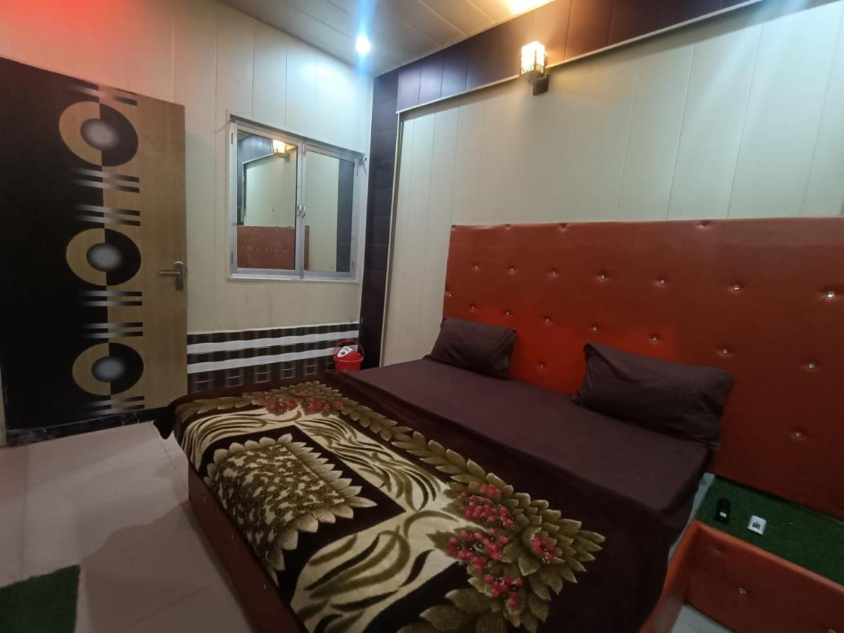 Hotel Yamnotri Dham à Vrindāvan Extérieur photo