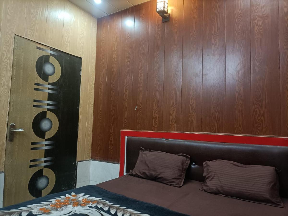 Hotel Yamnotri Dham à Vrindāvan Extérieur photo