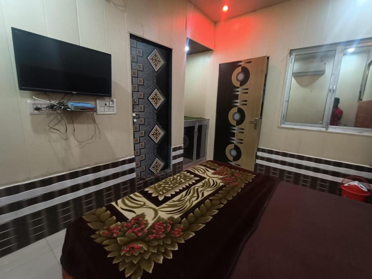 Hotel Yamnotri Dham à Vrindāvan Extérieur photo