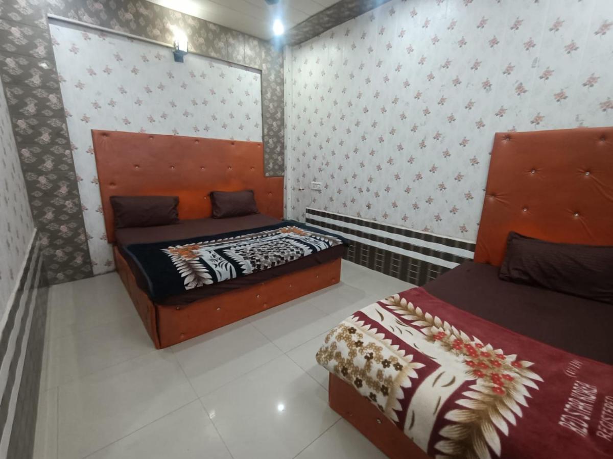 Hotel Yamnotri Dham à Vrindāvan Extérieur photo