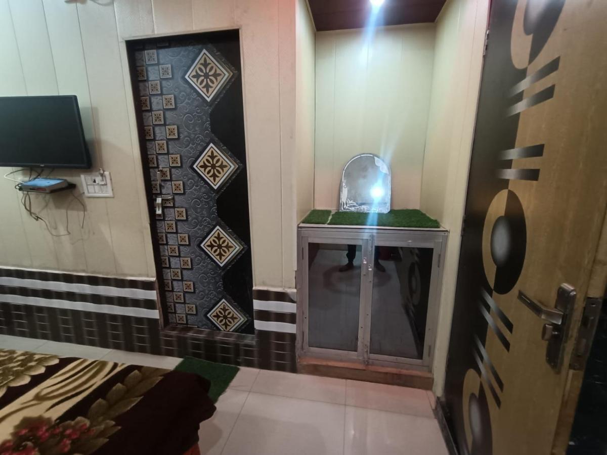 Hotel Yamnotri Dham à Vrindāvan Extérieur photo