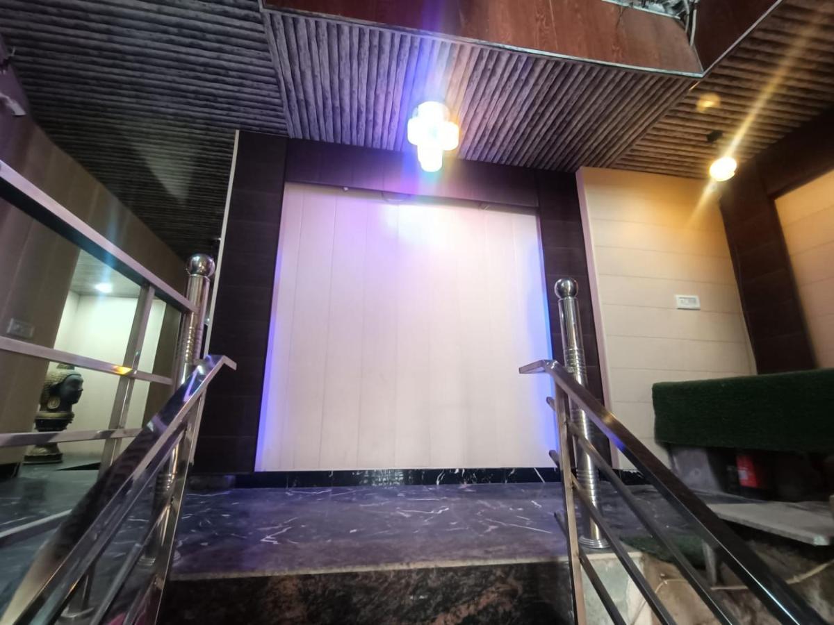 Hotel Yamnotri Dham à Vrindāvan Extérieur photo