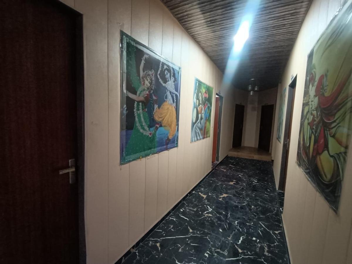 Hotel Yamnotri Dham à Vrindāvan Extérieur photo