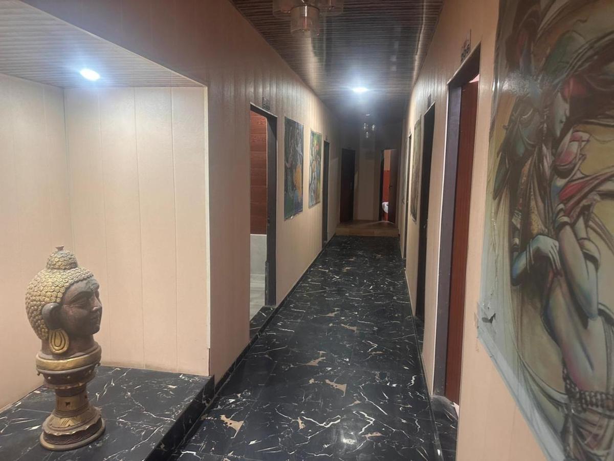 Hotel Yamnotri Dham à Vrindāvan Extérieur photo