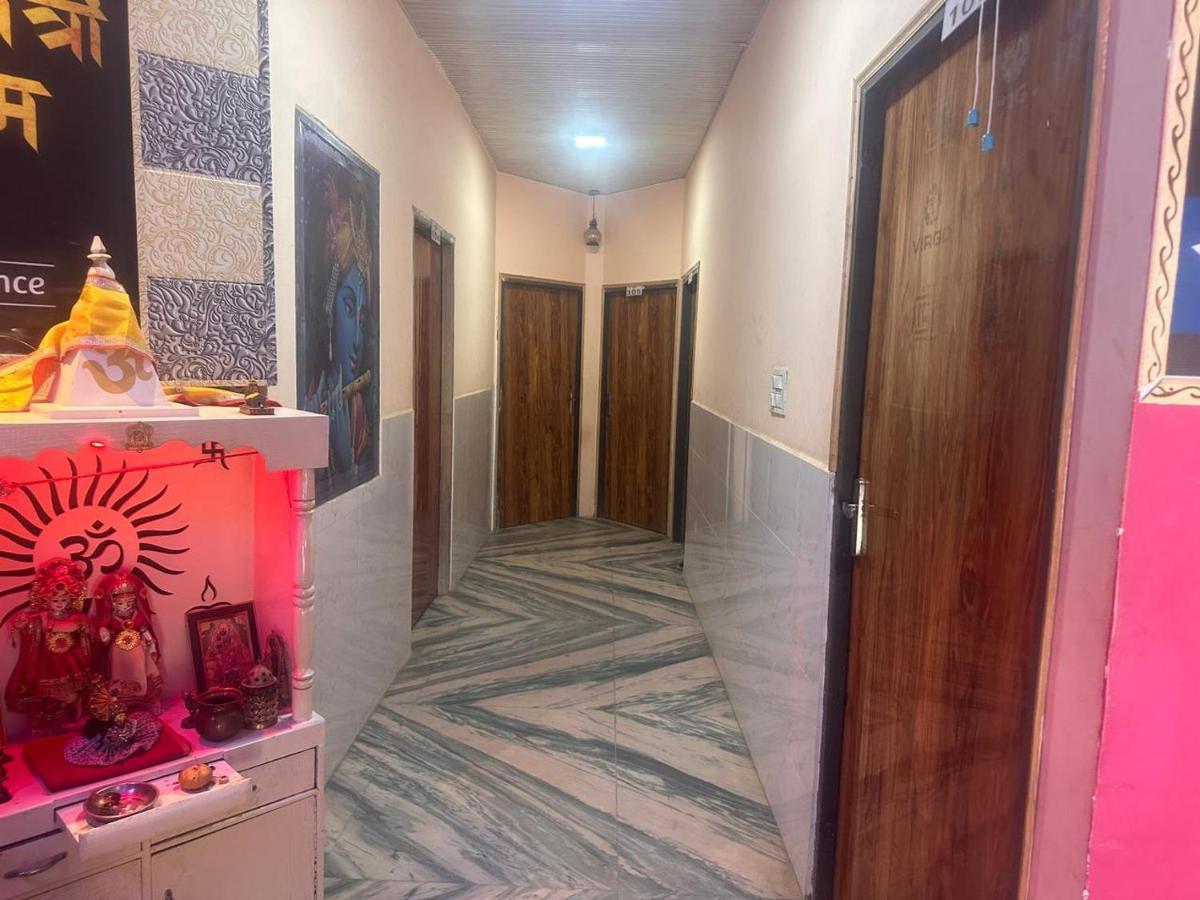 Hotel Yamnotri Dham à Vrindāvan Extérieur photo