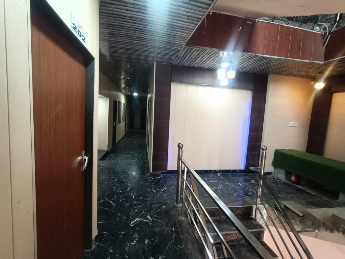 Hotel Yamnotri Dham à Vrindāvan Extérieur photo