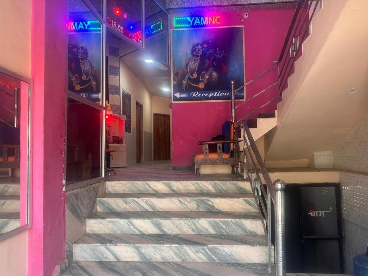 Hotel Yamnotri Dham à Vrindāvan Extérieur photo