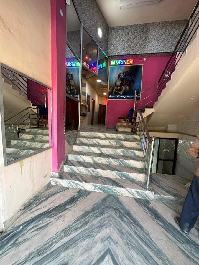 Hotel Yamnotri Dham à Vrindāvan Extérieur photo